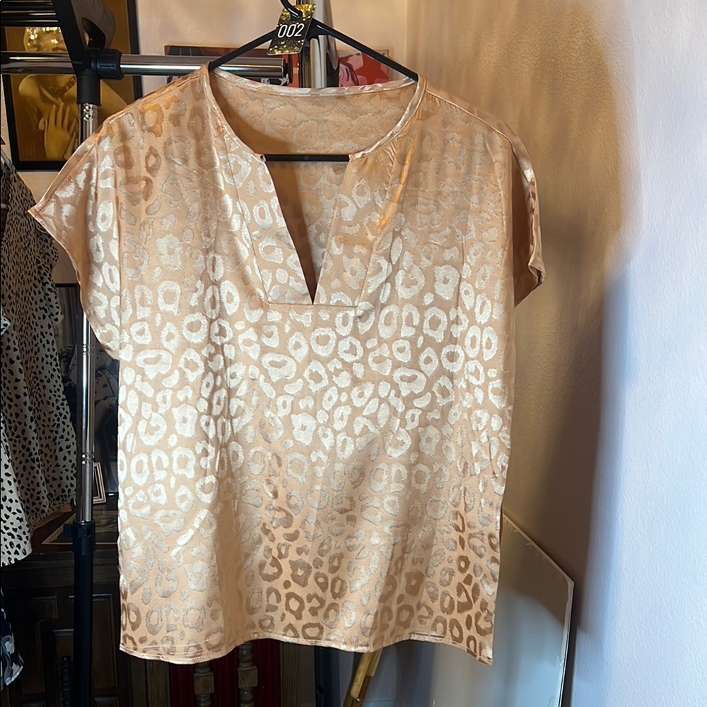 Elegant Cream Leopard Print Women's Top